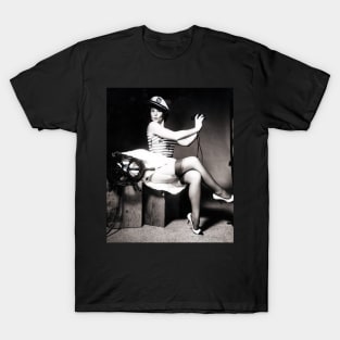 Vintage Pin-Up Girl in Lingerie – Retro Glamour Art T-Shirt